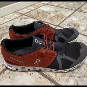 ON Running Slip On Clouds Size 11.5